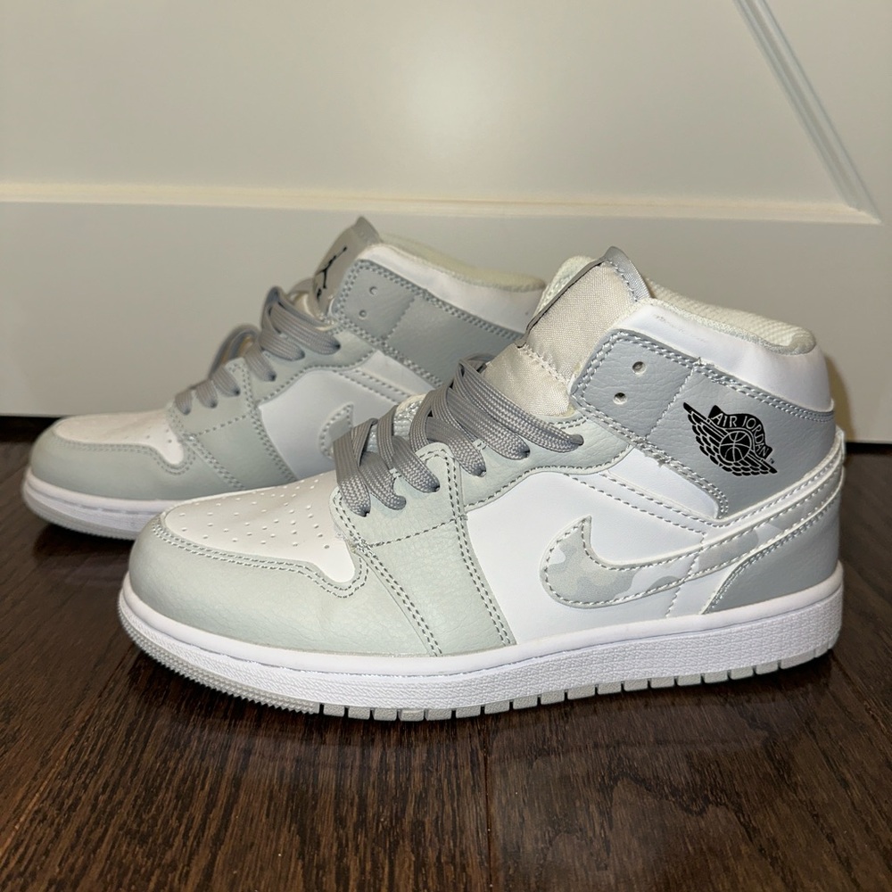 Nike Air Jordan Mid in Light Gray and White